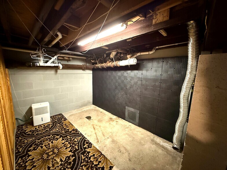 Building Photo - 47 Lester St