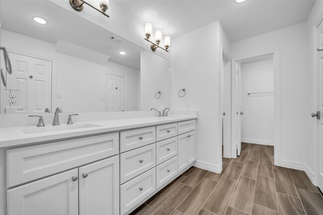 Building Photo - 11314 Williamsburg Dr