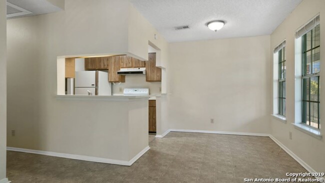 Building Photo - 2 Bed 1 Bath Condo in Highland Park Condos