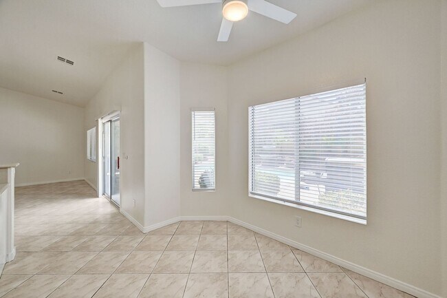 Building Photo - Beautiful 3 Bedroom Single Story Home in A...