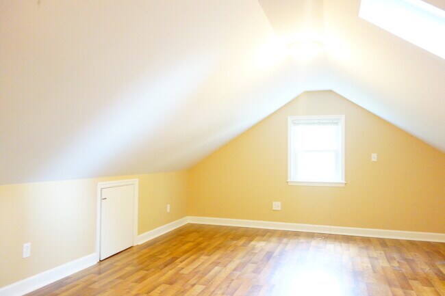 Building Photo - 8409 Greenwood Ave