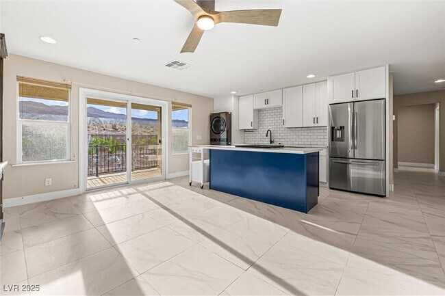 Building Photo - 4631 Amazing View St