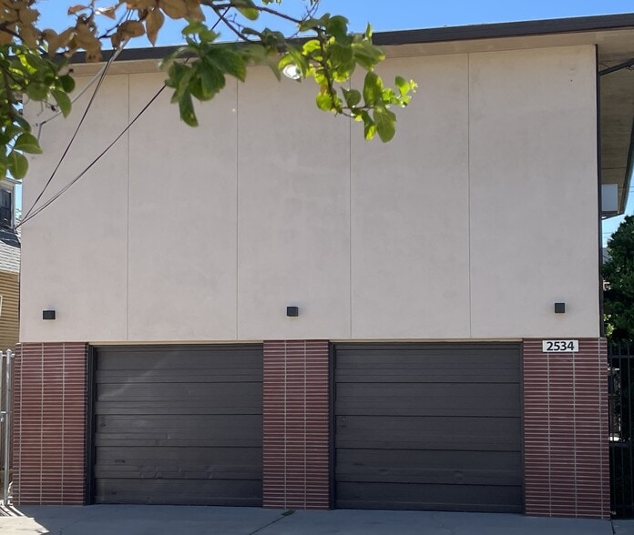 Garage - 2534 San Fernando Way