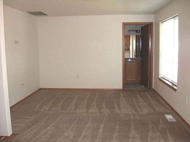 Building Photo - Coming Soon! 3 Bedroom - 2.5 Bath Home in Aloha!