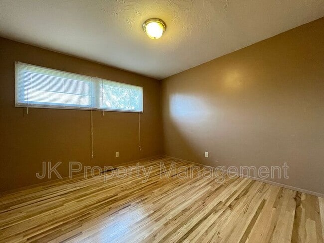 Building Photo - 717 52nd St S