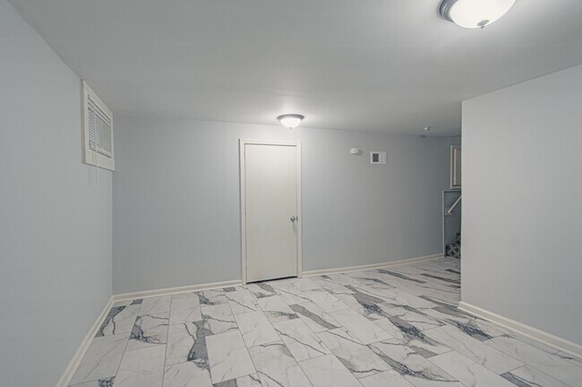 Building Photo - 9411 Fairwood Dr