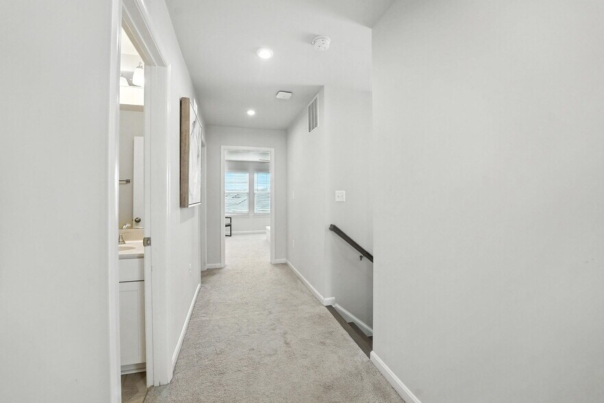 Building Photo - 18286 Summit Pointe Dr