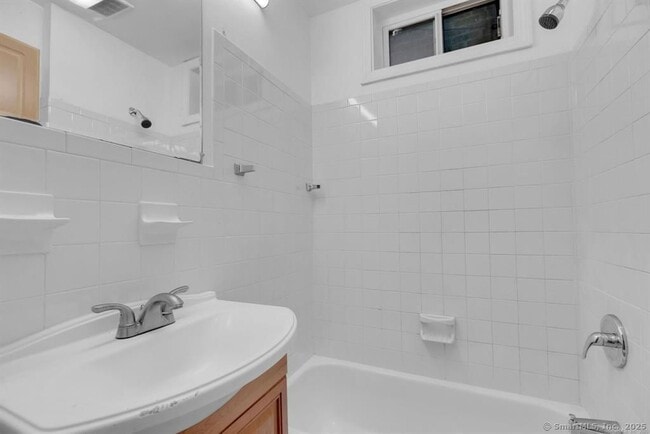 Building Photo - 84 Dewey St