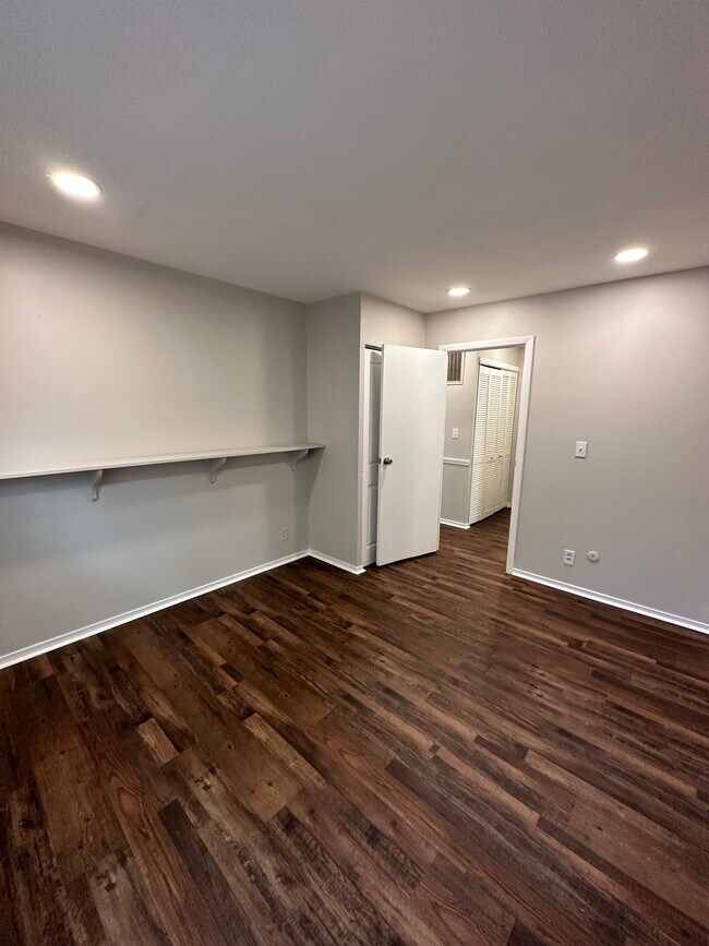 Building Photo - 8101 Shibler Dr