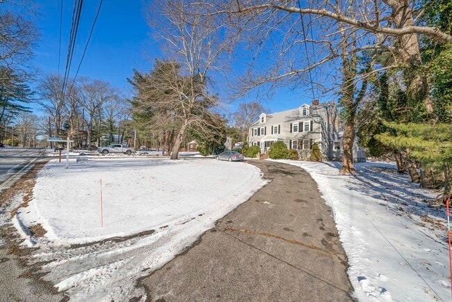 Building Photo - 44 Elm St