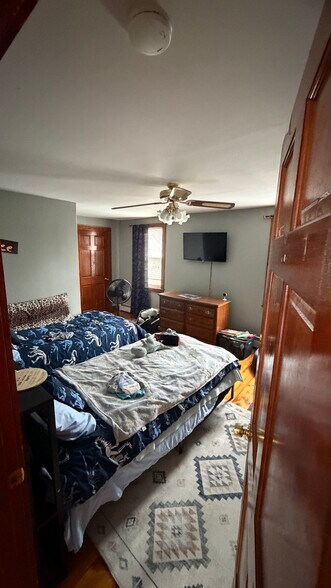 Building Photo - 190 N Main St