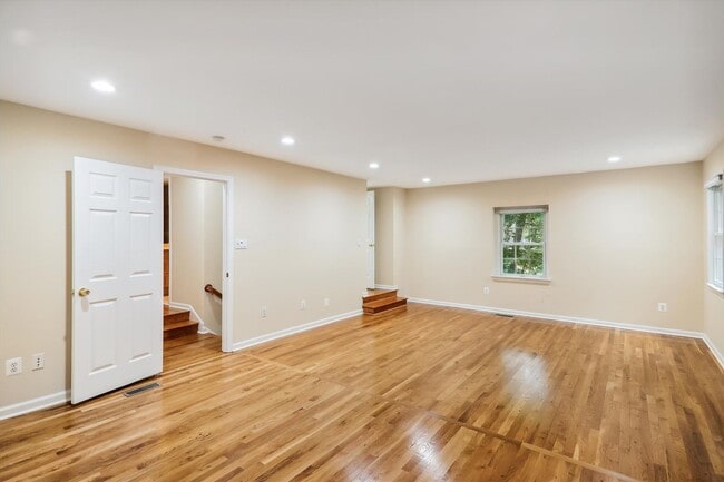 Building Photo - 5 BR 4.5 BA home with inground heated pool and extensive hardscape!