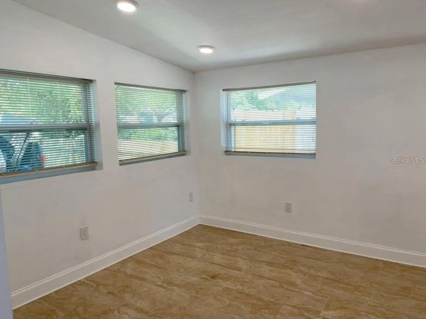 Building Photo - 6558 2nd Ave S