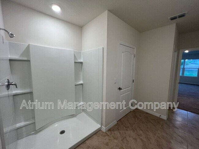 Building Photo - 2711 Rowan St