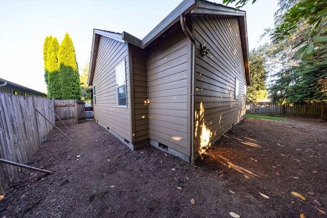 Building Photo - One Level Ranch Home - Three Bedrooms with Central Air / No HOA