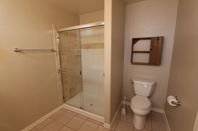 Building Photo - Spacious 3-Bedroom Townhouse with Main-Level Primary Suite
