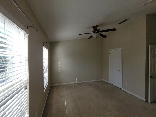 Building Photo - 1440Stoc