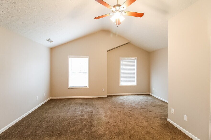 Building Photo - 581 Shadow Valley Ct