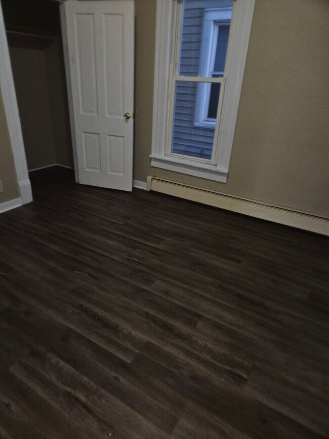 Building Photo - 1001 Lincoln Ave