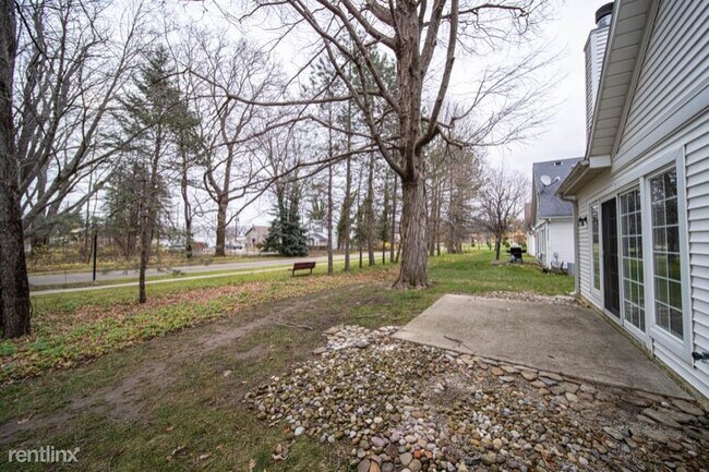 Building Photo - 6683 Courtyard Dr