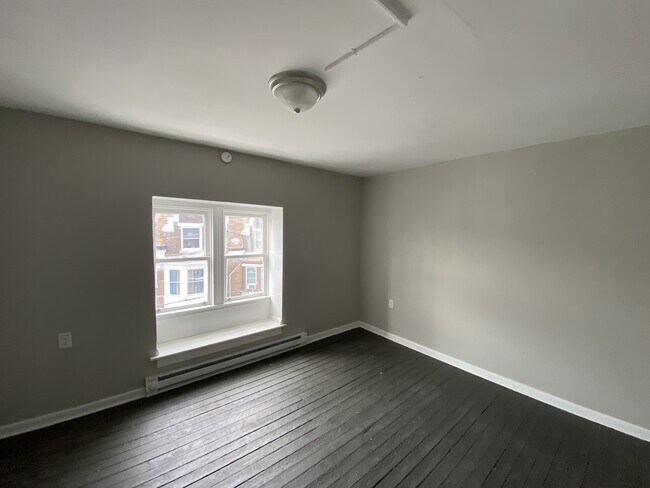 Building Photo - 529 Walnut St