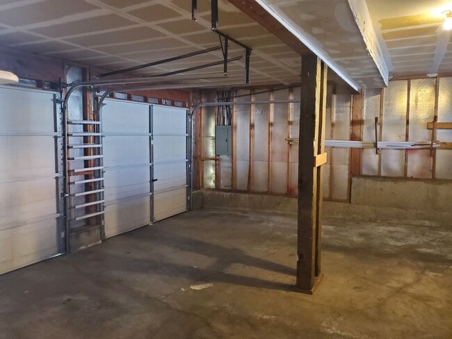 Building Photo - 3 Bedroom Home In East Bremerton