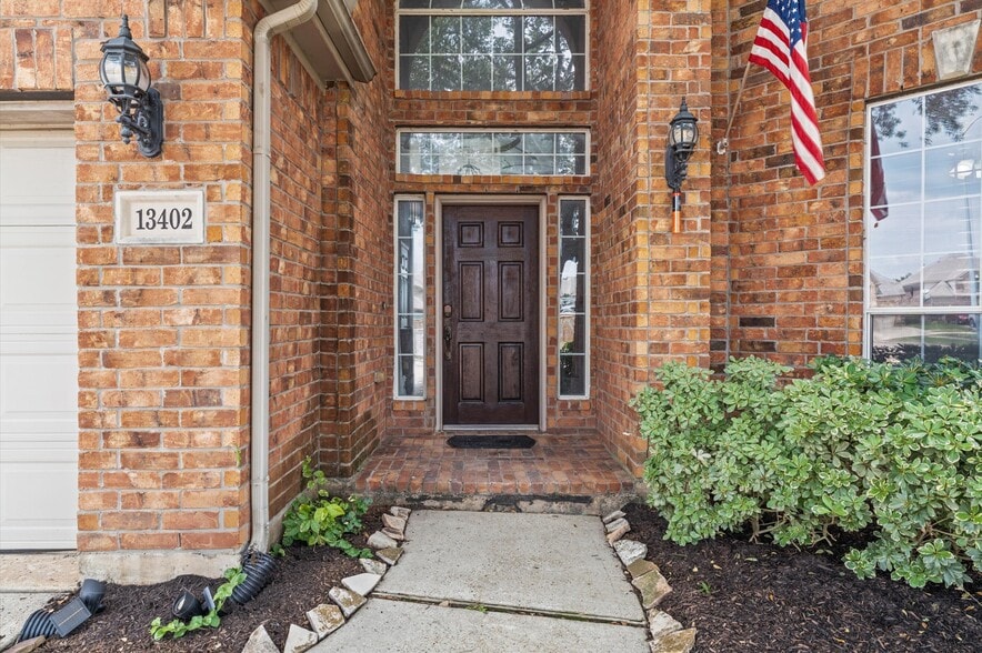 Building Photo - 13402 Great Creek Dr