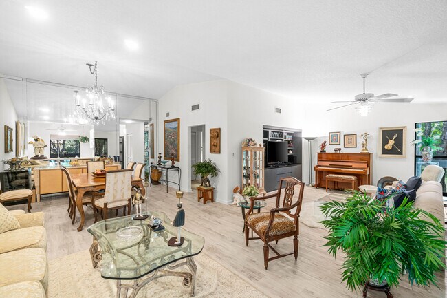 Building Photo - 5087 Oakhill Ln