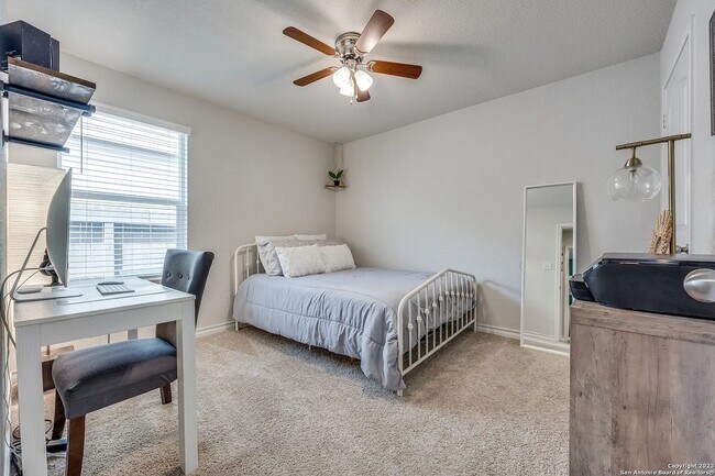 Building Photo - Beautiful 3BR 2BA Home w/ Fenced Yard • Full Kitchen Suite • Attached Garage in San Antonio