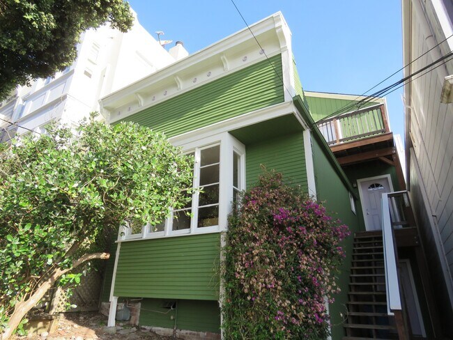 Building Photo - Updated Noe Valley House Available Now!