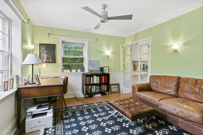 Building Photo - 9 Edgehill Dr