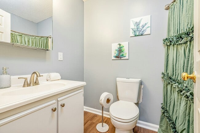 Building Photo - 1526 Fort Bragg Rd