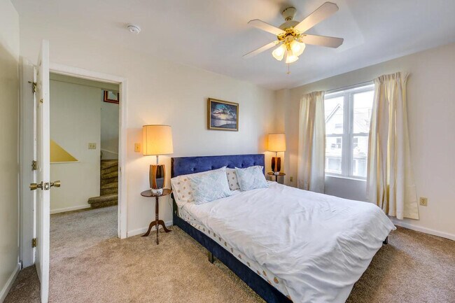 Building Photo - 504 Center St