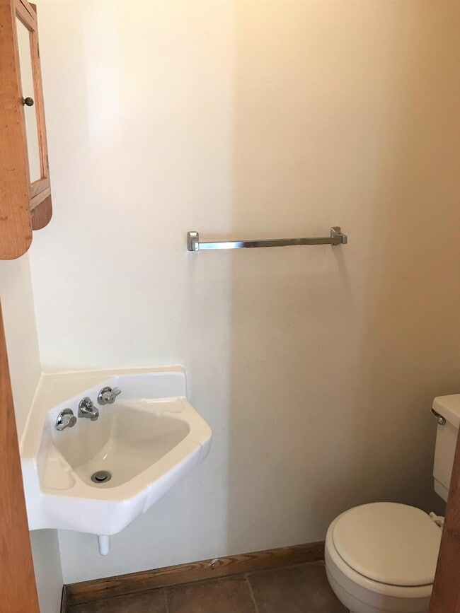 Building Photo - 614 Femrite Dr