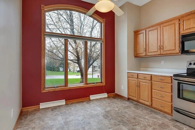 Building Photo - 813 8th St N