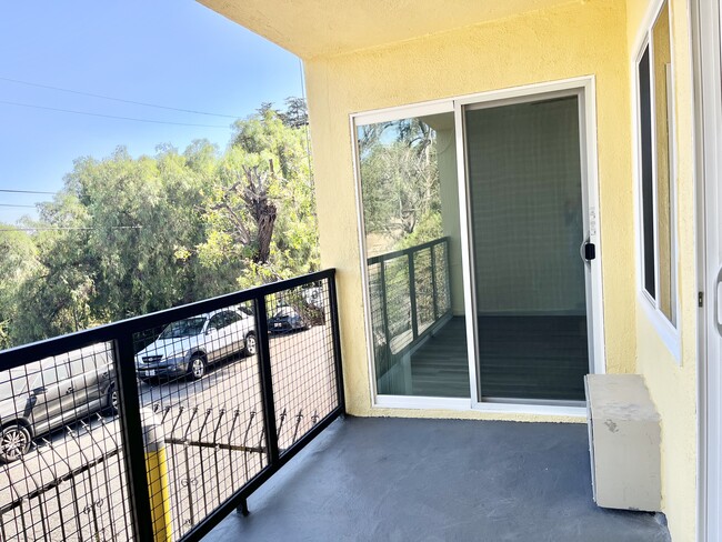 Large balcony with a view. - 1356 Douglas St