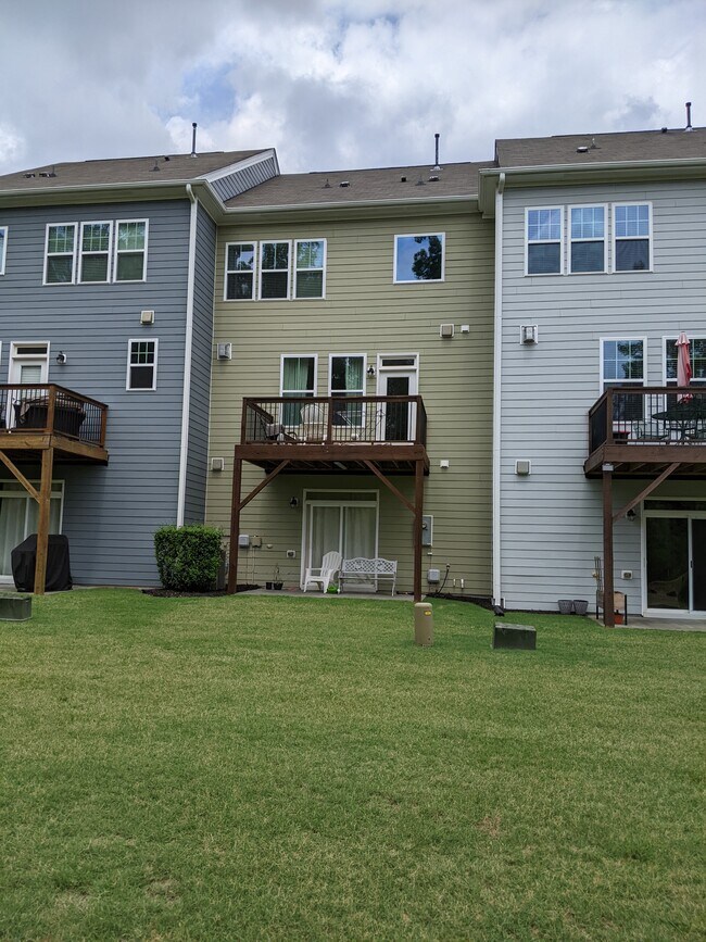 Building Photo - 623 Edgewater Ridge Ct