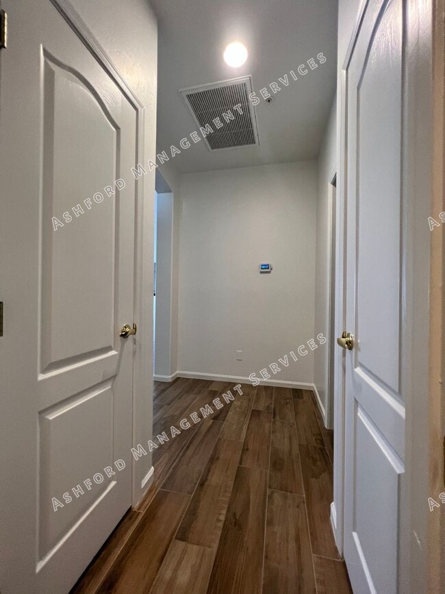Building Photo - COME HOME TO LUXURY IN GATED GRAYHAWK GOLF...