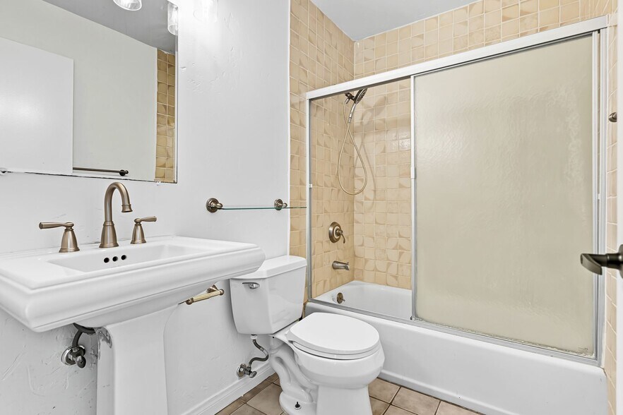 Building Photo - 8246 Caminito Modena