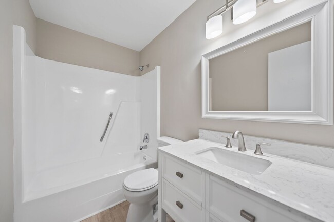 Building Photo - Complete Remodeled 2 Bedroom Townhouse w/ ...