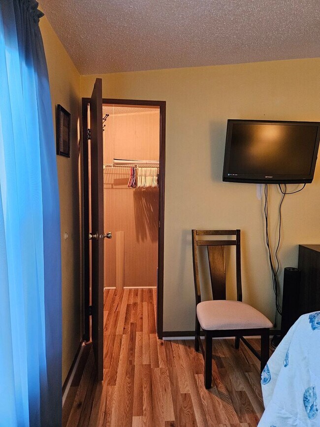 Building Photo - 2 bedroom 2 bath home int the beautiful La...
