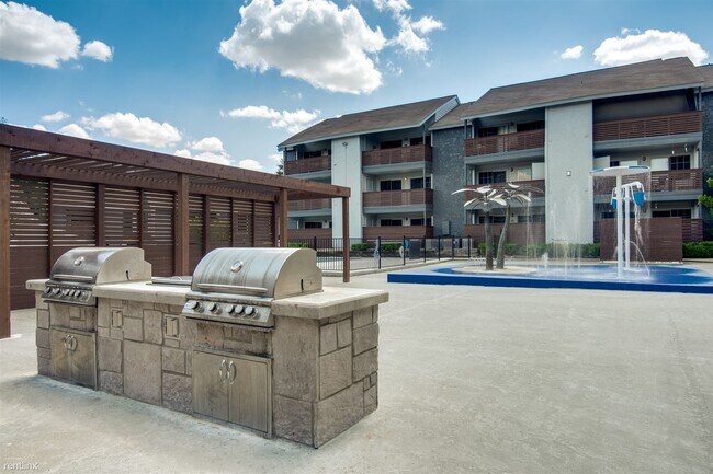 Building Photo - 2 br, 1 bath  - Valencia at Medical