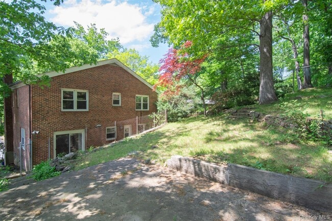 Building Photo - 74 Briary Rd