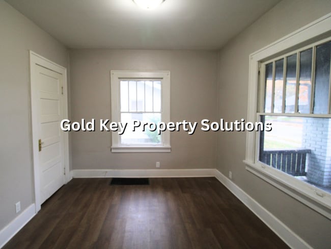 Building Photo - Spacious 2 BR 1 BA House with Covered Front Porch (SECTION 8 APPROVED)