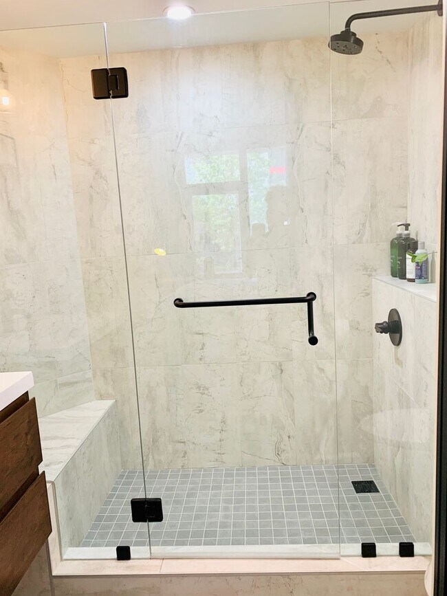 Building Photo - Live in the Heart of Little Italy! GORGEOUS 2BD/2BA Condo w/ Loft!