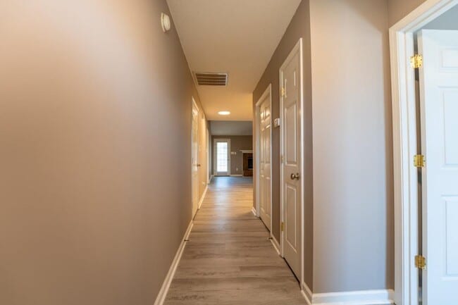 Building Photo - 334 Hawthorne Oaks Way