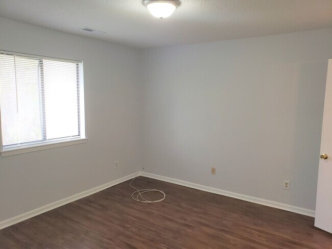 Building Photo - CANDLEWYCK