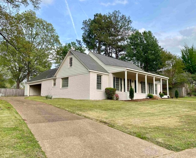 Building Photo - 2420 Stratfield Dr