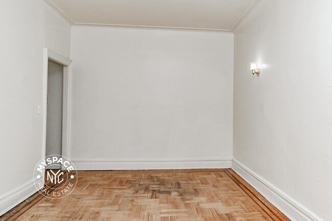 Building Photo - 374 E 49th St