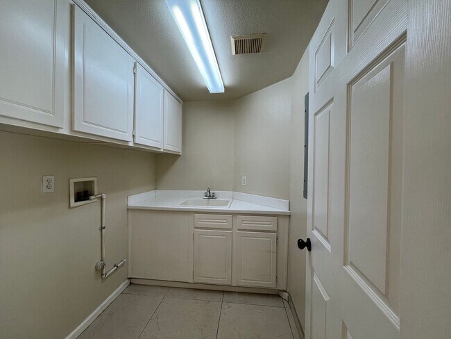 Building Photo - 1686 Kleck Rd